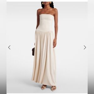 Aya Muse Dia gathered strapless maxi dress
Elegant Cream Strapless Maxi Dress